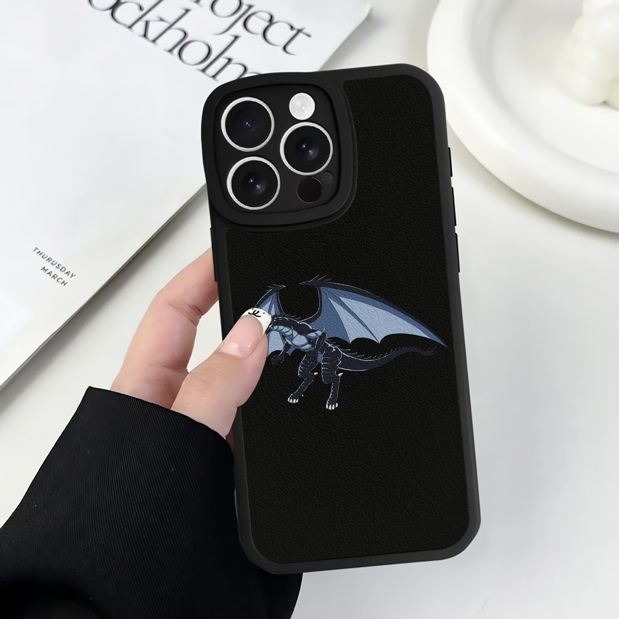 （画像用） 転スラ Regarding Reincarnated to Slime 【iPhone 16シリーズ対応】シリコンスマホケース（レザー調） 材質：シリコン